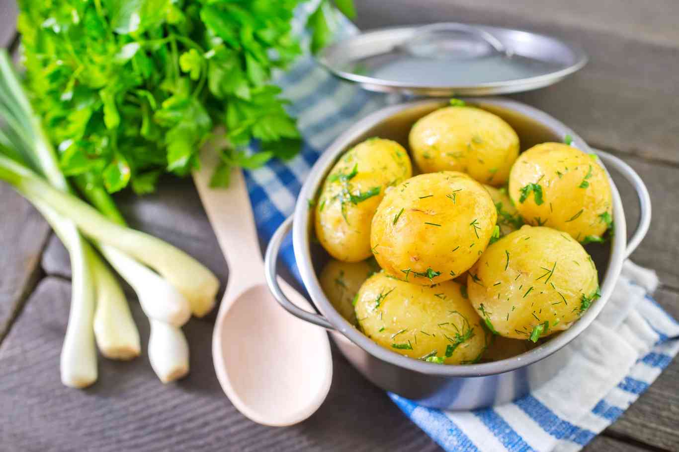 Сколько калорий в картошке (пюре, вареной, жареной) на 100 грамм