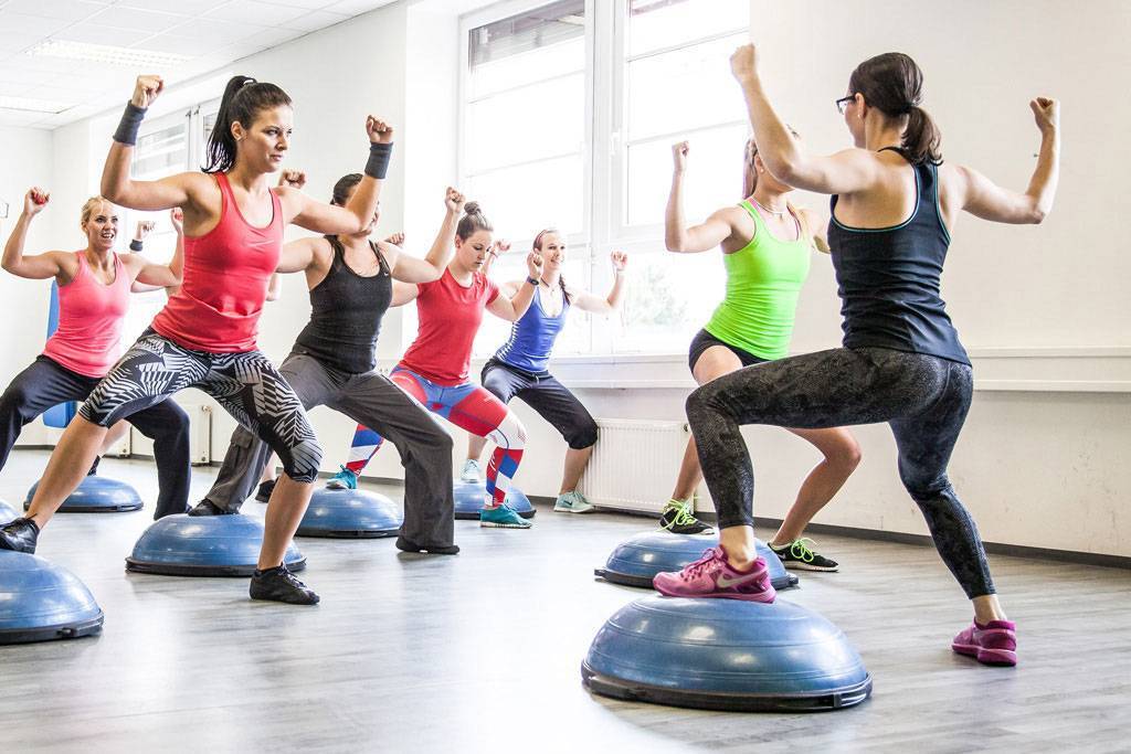 Групповые занятия: виды групповых тренировок по фитнесу, силовых и для похудения