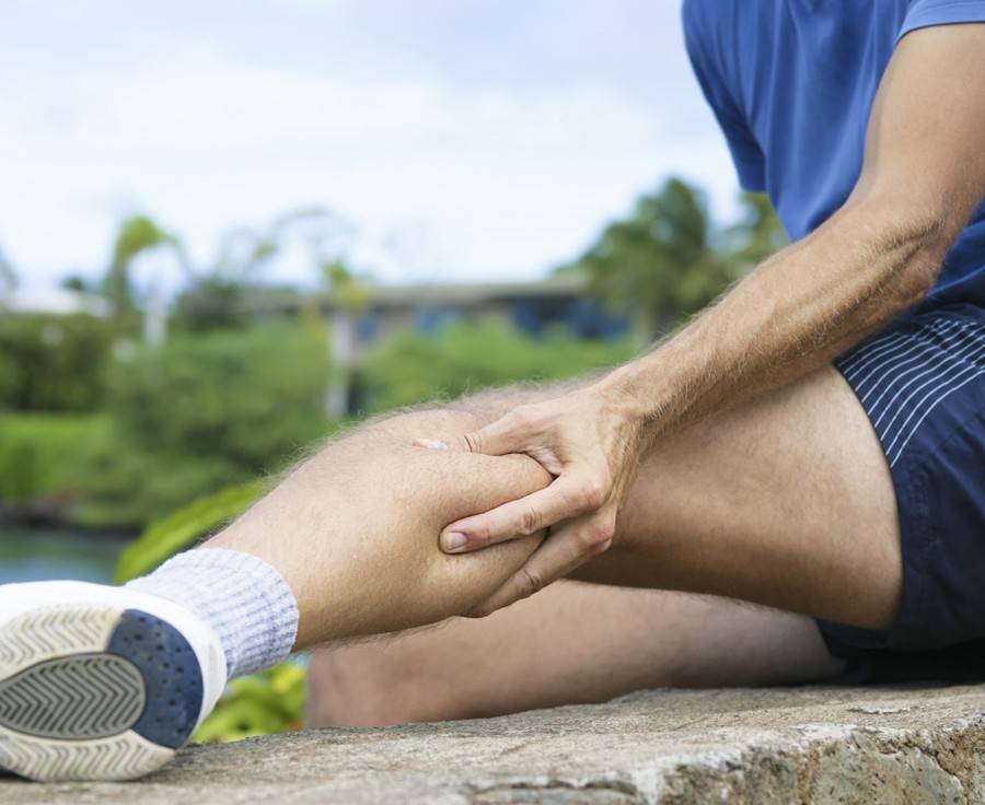 Почему болят колени после бега