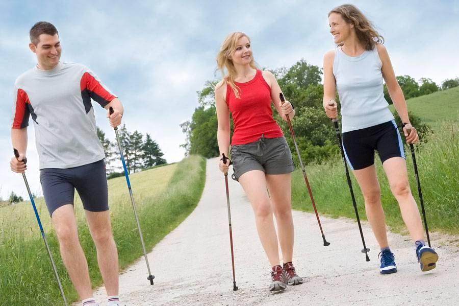Скандинавская ходьба: как правильно ходить, держать палки, польза и минусы, противопоказания | азбука здоровья