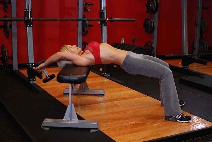 Эффективные упражнения для грудных мышц для девушек: особенности тренировок