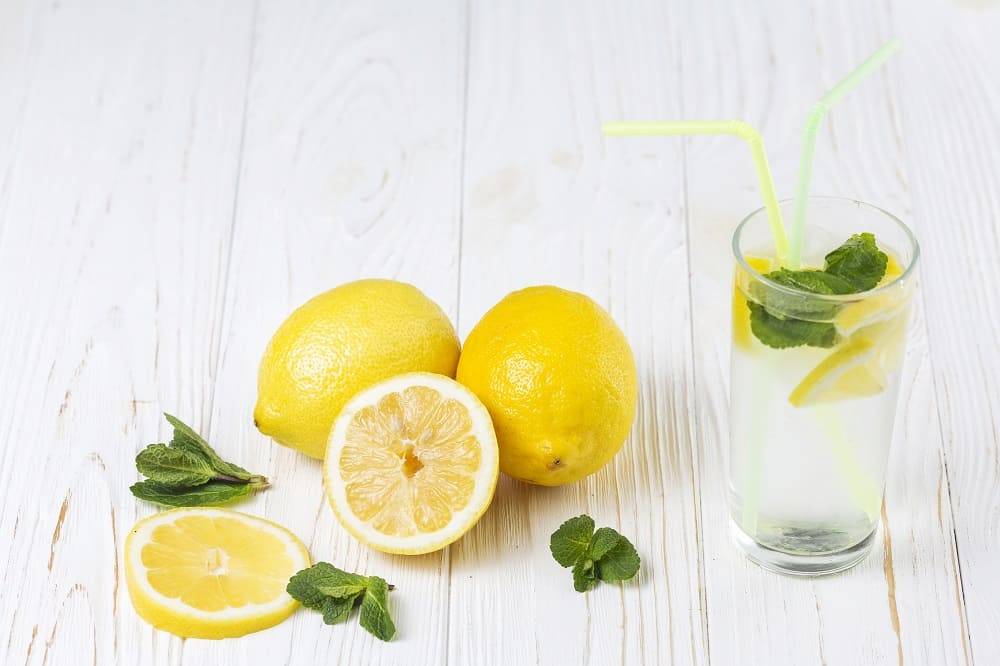 В чем польза и вред воды с лимоном: плюсы и минусы, противопоказания напитка, сколько пить