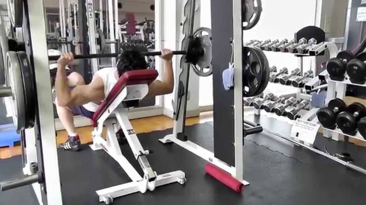 Жим ногами в тренажере смита - упражнение для тренировки средней ягодичной мышцы, техника выполнения жим ногами в тренажере смита, советы и рекомендации
