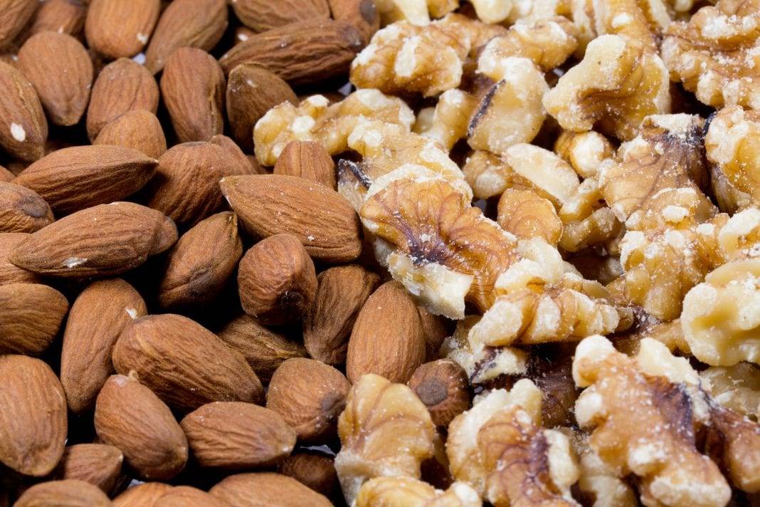 Грецкие орехи vs миндаль — что полезнее? - новости медицины