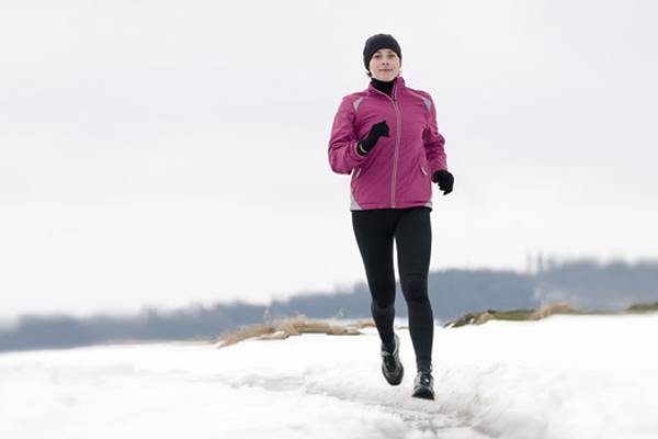 В чем бегать зимой на улице? как подобрать правильную одежу и обувь для пробежек зимой
