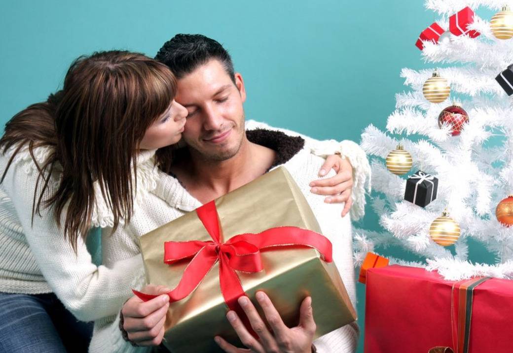 Что подарить мужу на новый год 2019: идеи подарков (список)