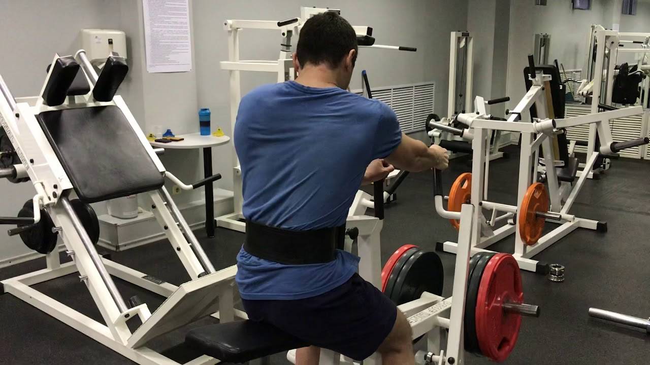 Т-тяга в тренажере — видео и фото упражнения