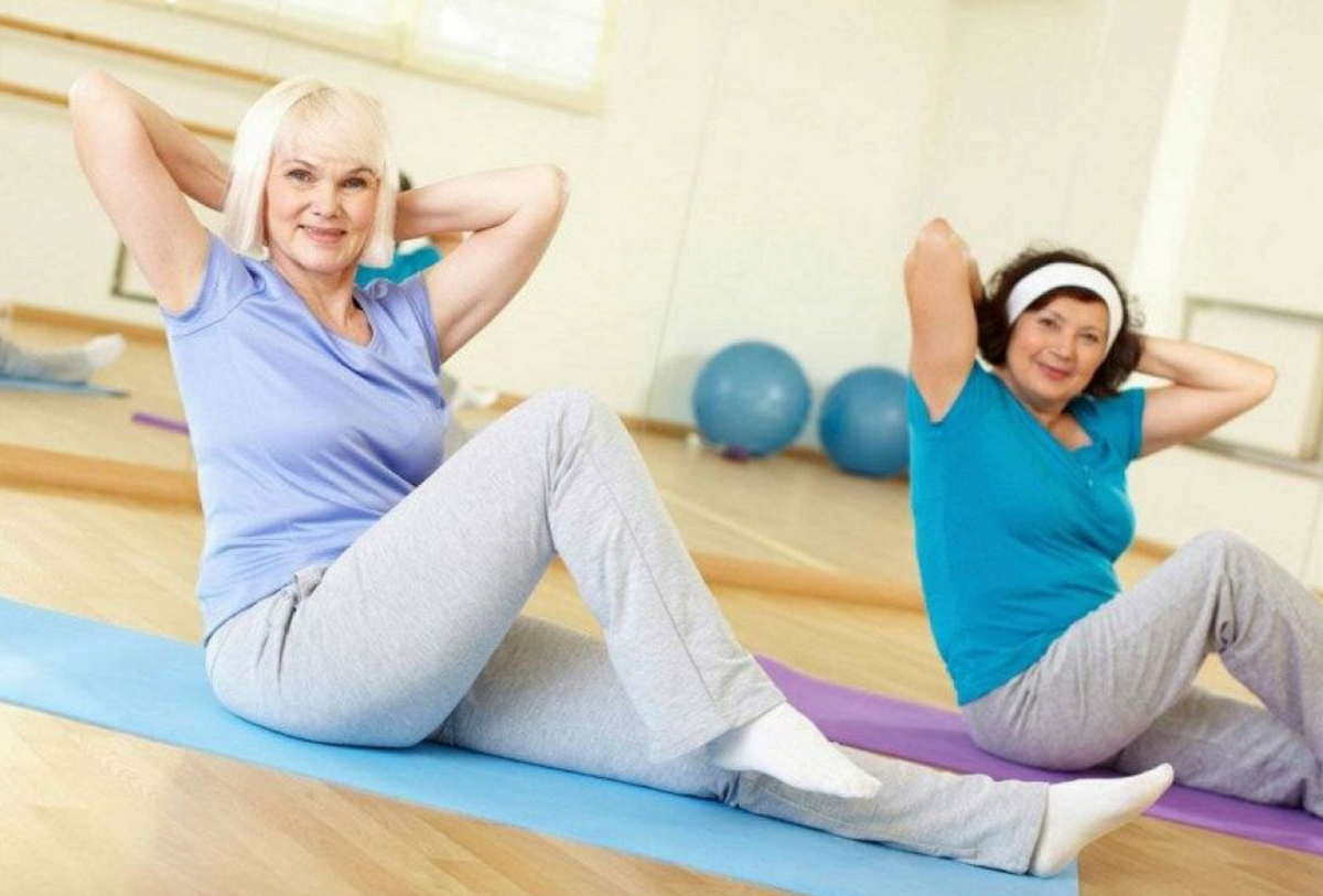 Упражнения после 60 лет женщины. Занятия ЛФК. Физкультура для женщин. Занятия ЛФК для женщин. Фитнес для пожилых женщин.