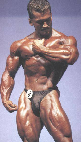 Дориан йейтс. монстр массы из 90-х. 121 кг сухих мышц, он закончил золотую эру в бодибилдинге