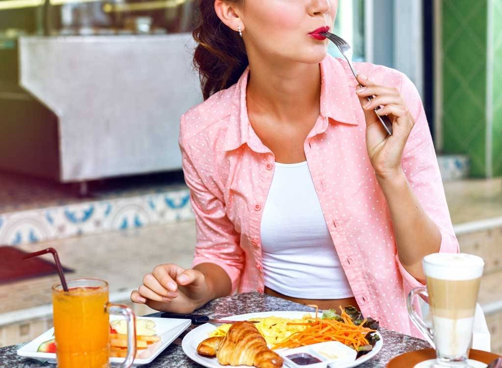 Фитнес-мифы: пропущенный завтрак замедляет метаболизм на весь день