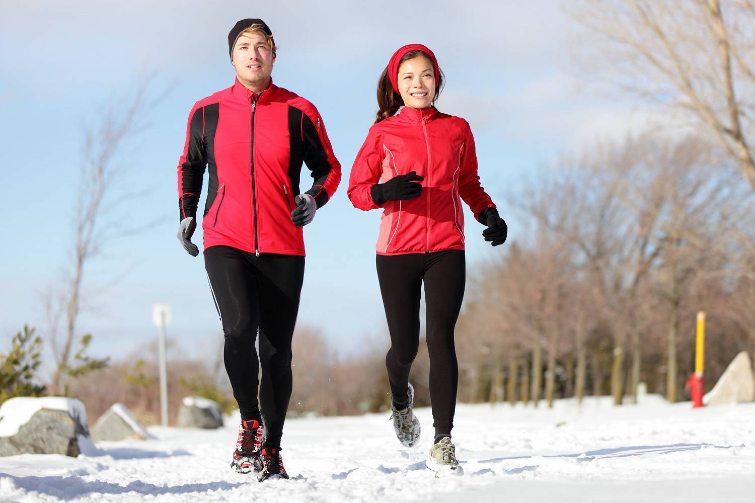 Одежда для бега мужская и женская: в чем бегать зимой, летом и осенью на улице