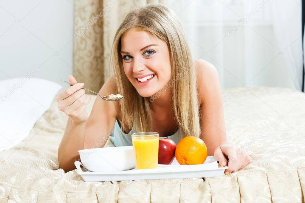 Миф о завтраке: завтрак должен быть обильным и белковым