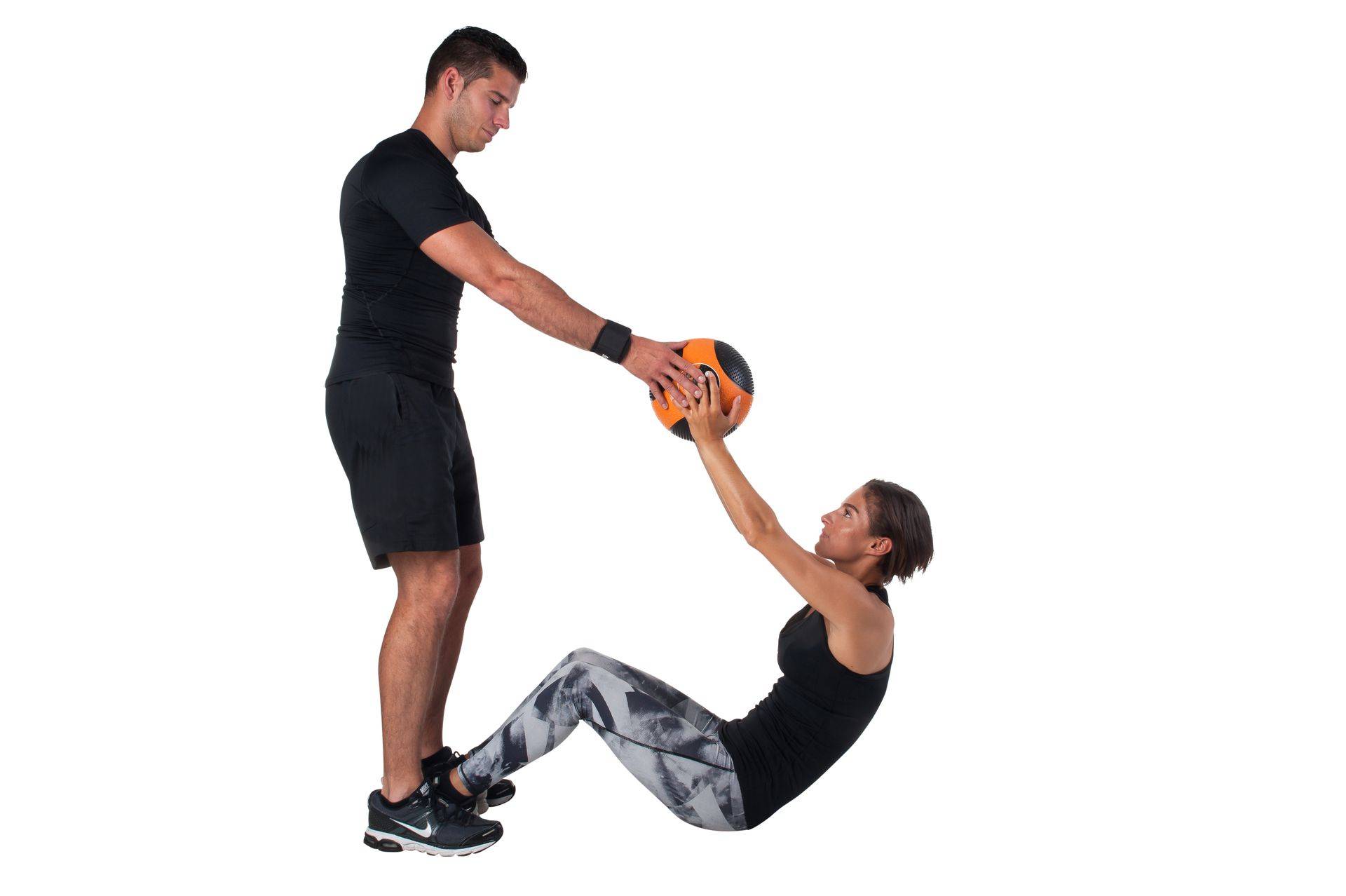 10 упражнений с медболом для мужчин и женщин на пресс и руки