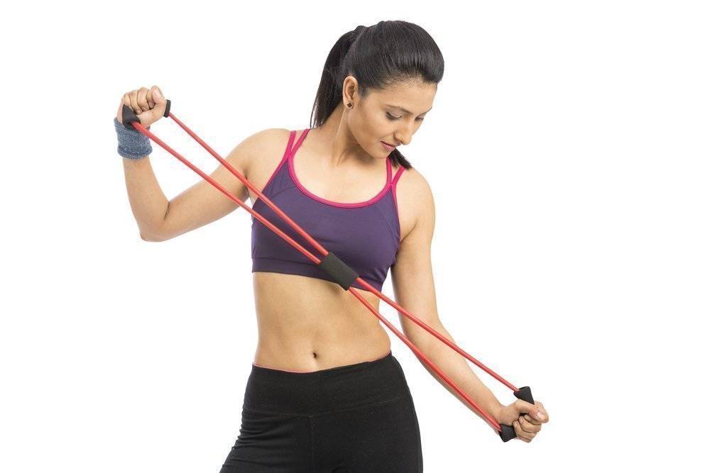 15 упражнений с эластичной лентой для женщин и мужчин на похудение и укрепления мышц